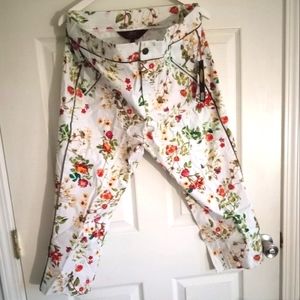 Disney Alice Through The Looking Glass White Floral Capri Pants w/ Zipper Detail